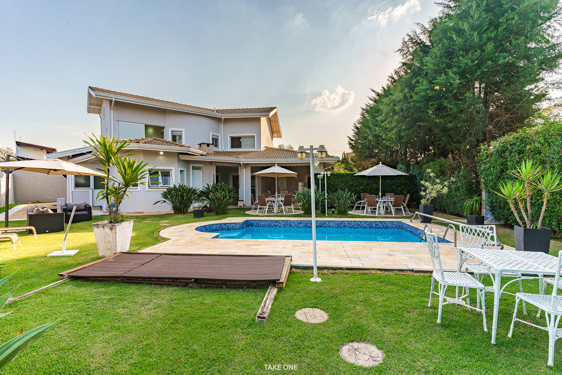 #063 - Casa para Venda em Valinhos - SP